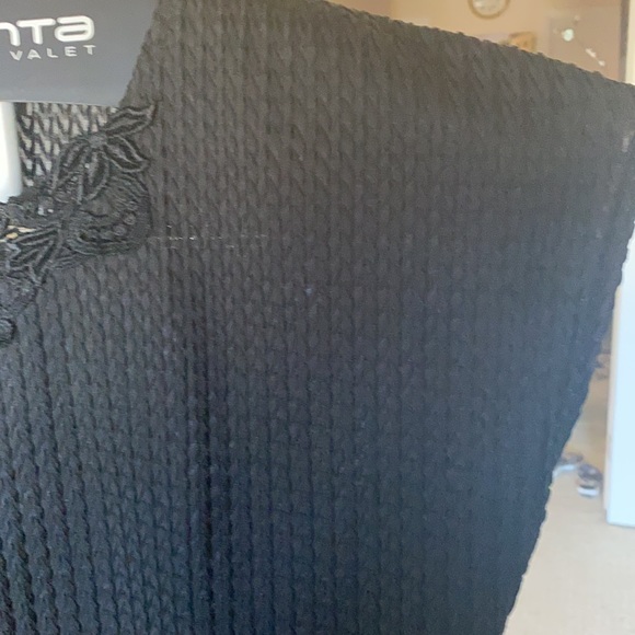 Black top - Picture 5 of 6